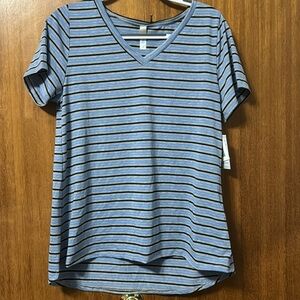 LuLaRoe Christy v-neck